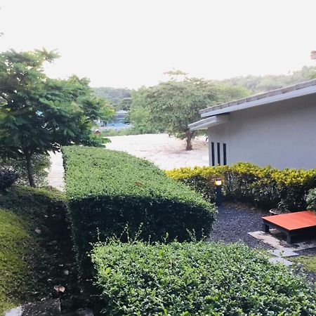 Koh Sirey Beachfront Pool Villa Phuket Bagian luar foto