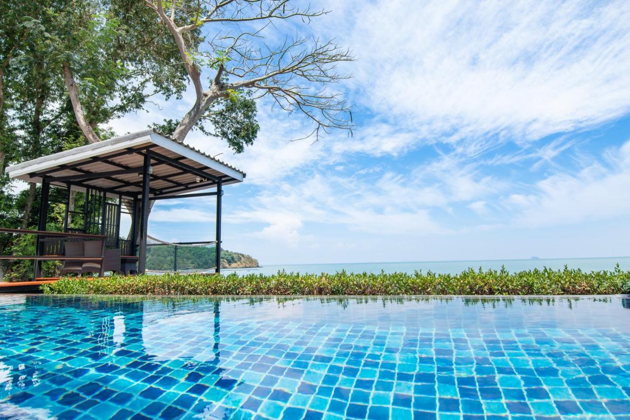 Koh Sirey Beachfront Pool Villa Phuket Bagian luar foto