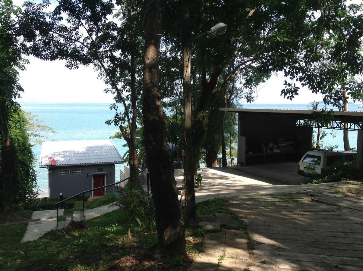 Koh Sirey Beachfront Pool Villa Phuket Bagian luar foto