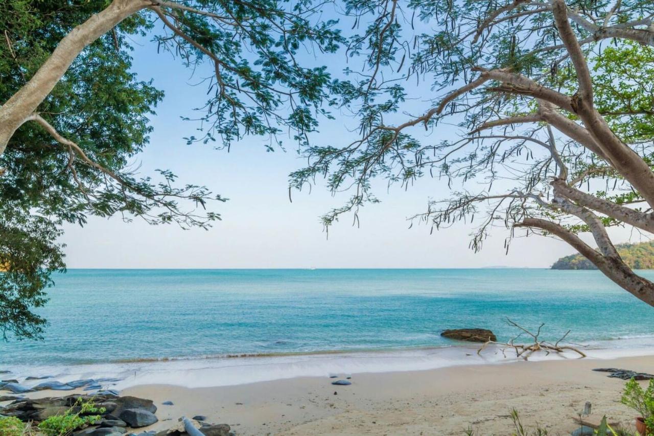 Koh Sirey Beachfront Pool Villa Phuket Bagian luar foto