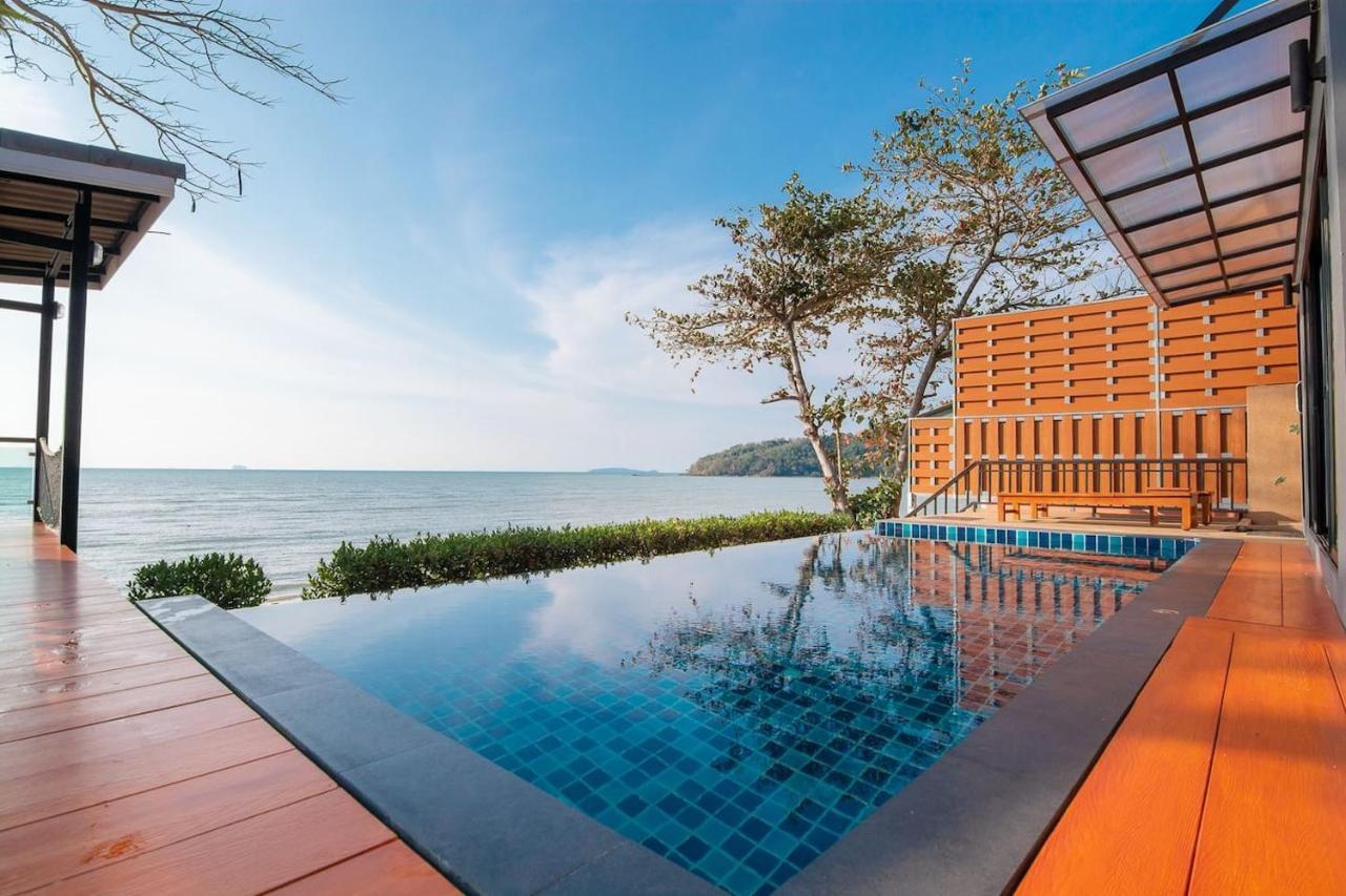 Koh Sirey Beachfront Pool Villa Phuket Bagian luar foto