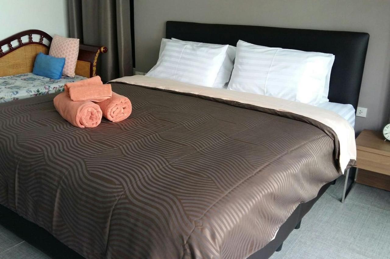 Koh Sirey Beachfront Pool Villa Phuket Bagian luar foto