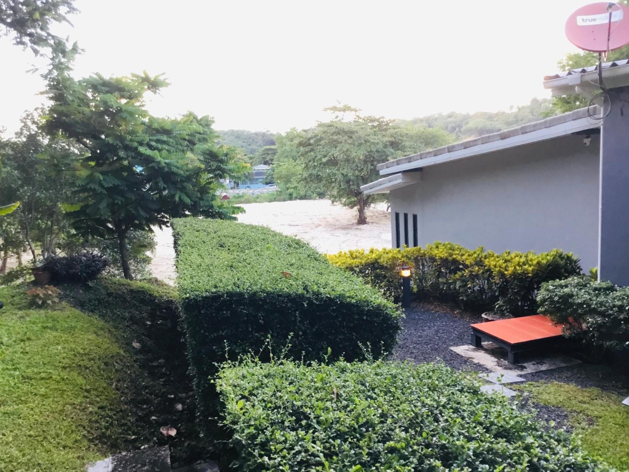 Koh Sirey Beachfront Pool Villa Phuket Bagian luar foto
